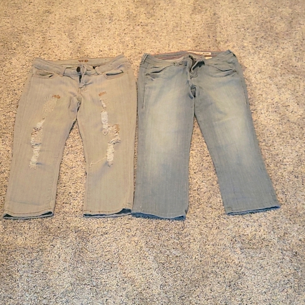 Light Blue Capri Jeans. Size: 3/4